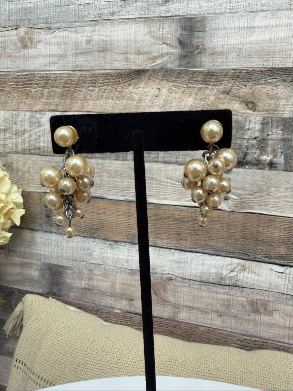 Faux pearl cluster clip on earring OS